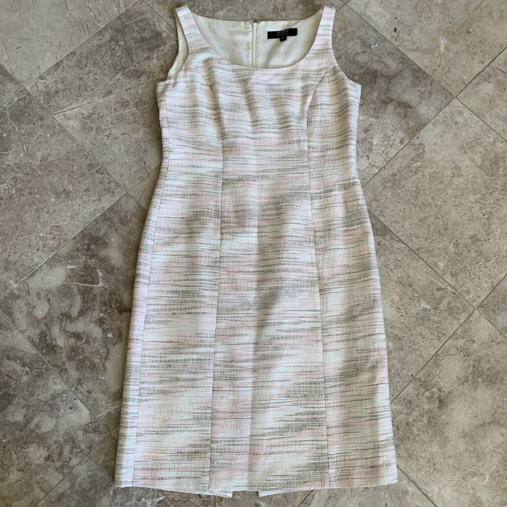 Alex Marie Beige/Pink Sleeveless Sheath Dress Size 2P Lined Pristine Condition
